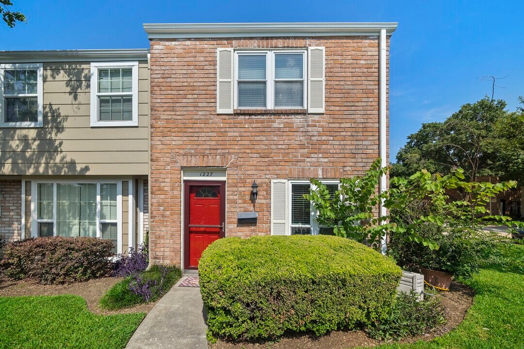 1227 Country Pl Dr in Houston, TX - Foto de edificio