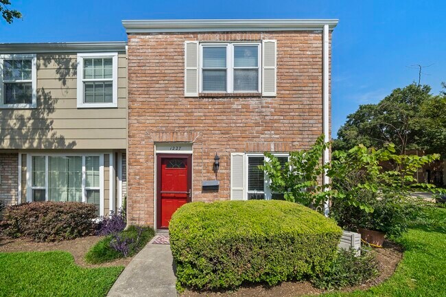 property at 1227 Country Pl Dr