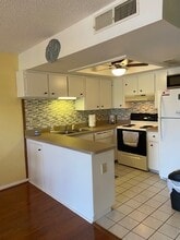 200 Meres Blvd, Unit 27 in Tarpon Springs, FL - Building Photo - Building Photo