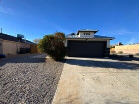 6944 Angela Dr NE in Rio Rancho, NM - Building Photo