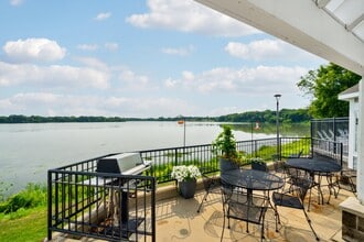 Hazeltine Shores in Chaska, MN - Building Photo - Building Photo