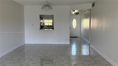 8970 S Hollybrook Blvd in Pembroke Pines, FL - Building Photo - Building Photo