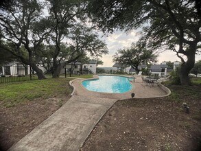 1033 Parkview Dr in Canyon Lake, TX - Building Photo - Building Photo