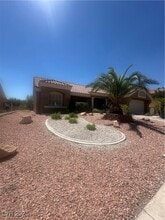 9709 Blue Bell Dr in Las Vegas, NV - Foto de edificio - Building Photo