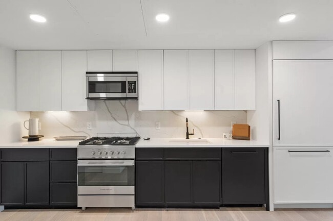 60 Leo M Birmingham Pky, Unit 507 in Boston, MA - Foto de edificio - Building Photo