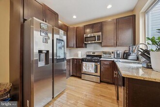 2002 Titan St in Philadelphia, PA - Building Photo - Building Photo