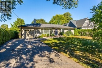 383 Maplehurst Ave in Oakville, ON - Building Photo - Building Photo