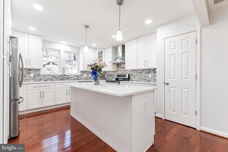 7716 Green Garland Dr in Springfield, VA - Building Photo - Building Photo