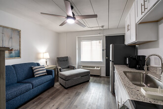 Lux off Washington in Bay City, MI - Building Photo - Interior Photo