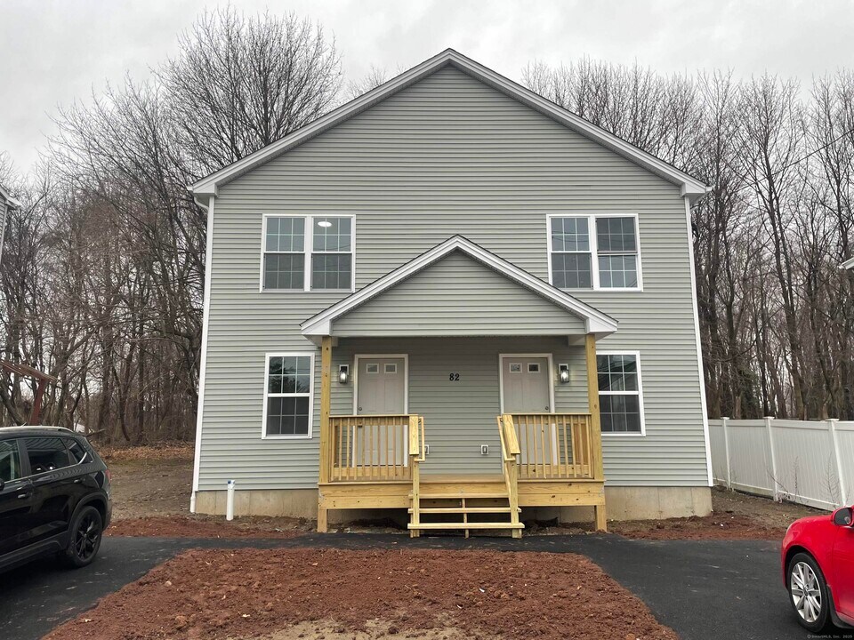82 Park Ave in Enfield, CT - Building Photo