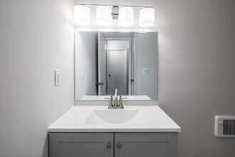 Carbondale Luxury Living (Park Towne) in Carbondale, IL - Building Photo - Interior Photo
