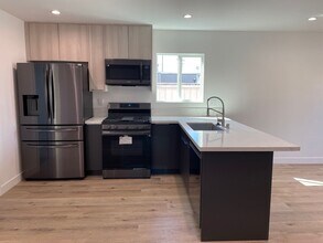 1529 Winona Blvd in Los Angeles, CA - Building Photo - Building Photo