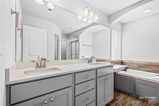 53 S Geranium Ln in Fayetteville, AR - Foto de edificio - Building Photo