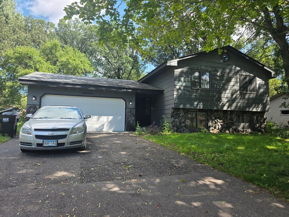 10351 Grouse St NW in Coon Rapids, MN - Building Photo