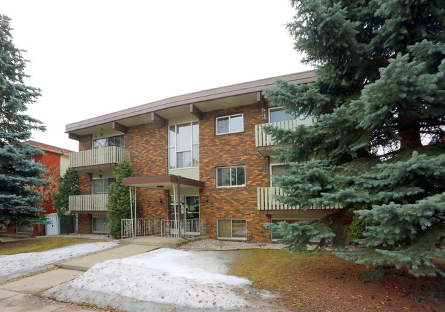 9935 80th Ave NW in Edmonton, AB - Building Photo - Primary Photo