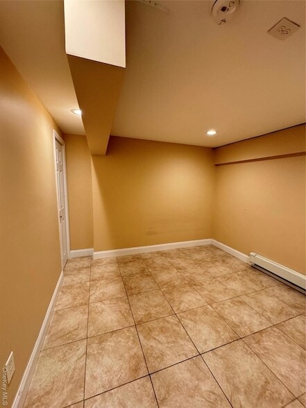 1019 E 230th St, Unit gd floor in Bronx, NY - Foto de edificio - Building Photo