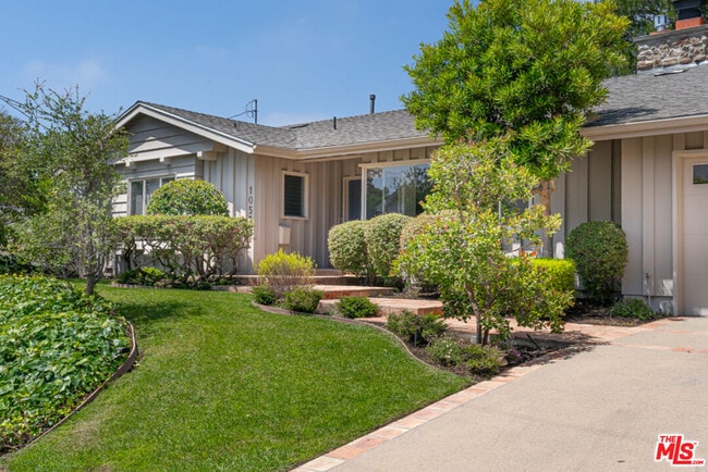 1053 Maroney Ln in Los Angeles, CA - Foto de edificio - Building Photo