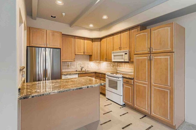 180 Cook St in Denver, CO - Building Photo - Building Photo