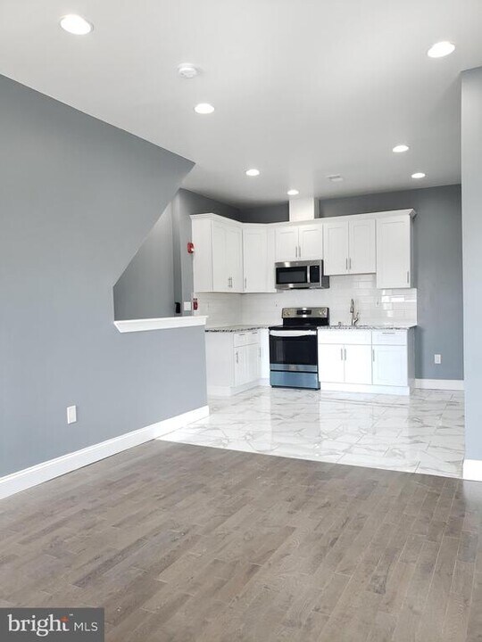 5109 Woodland Ave in Philadelphia, PA - Building Photo