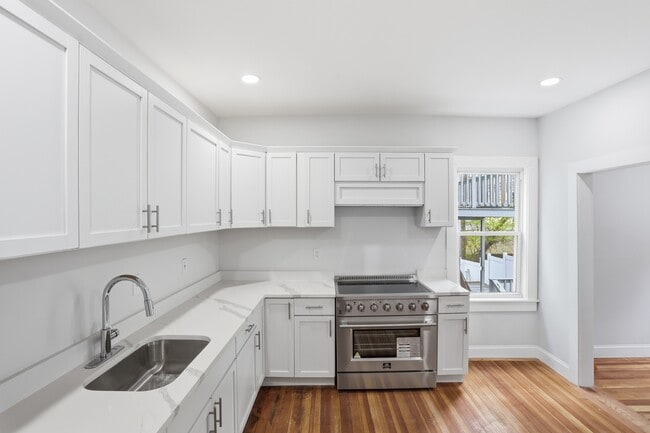 53 Woodford St, Unit 1, Unit 1