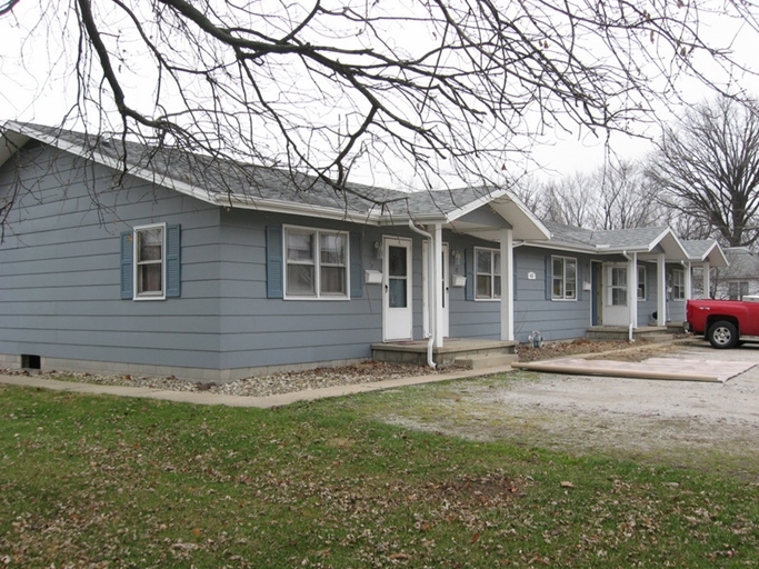 415 N Grant St in Sullivan, IL - Building Photo