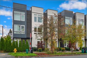 8366 12th Ave NW in Seattle, WA - Building Photo