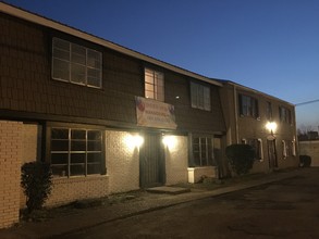 Wingfield Townhomes in Jackson, MS - Foto de edificio - Building Photo