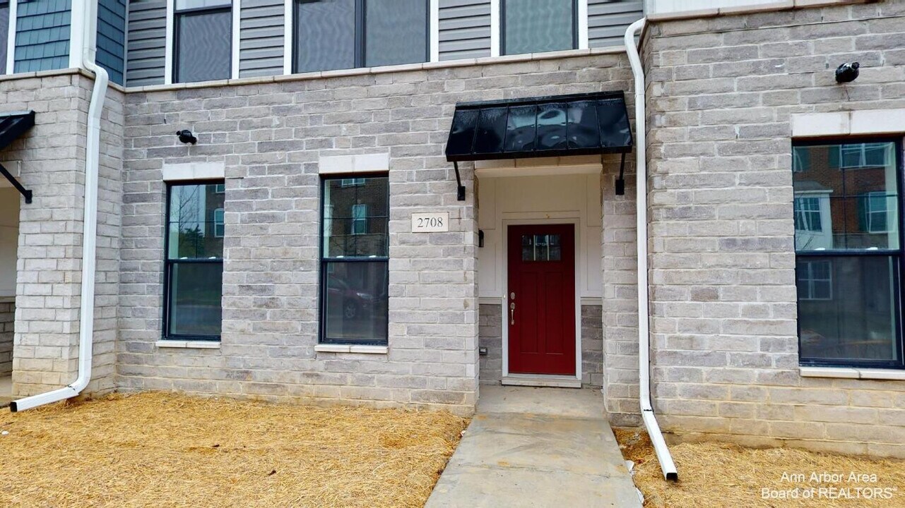 2708 S Spurway Dr in Ann Arbor, MI - Building Photo