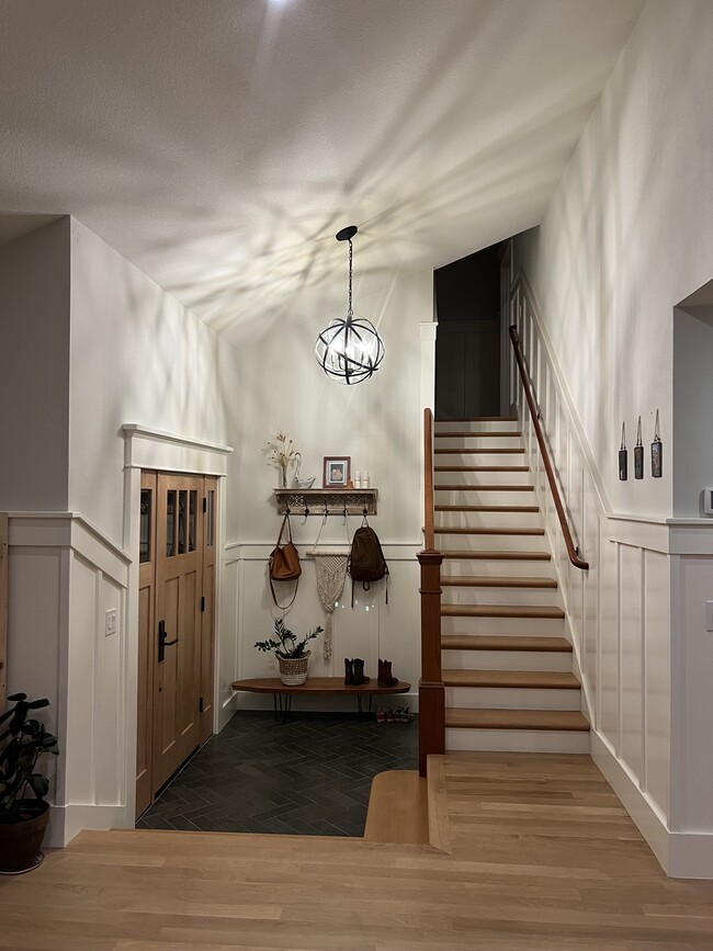 property at 1512 Tanager Ln