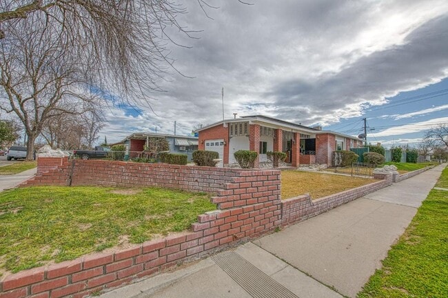 255 W Hawes Ave in Fresno, CA - Building Photo - Building Photo