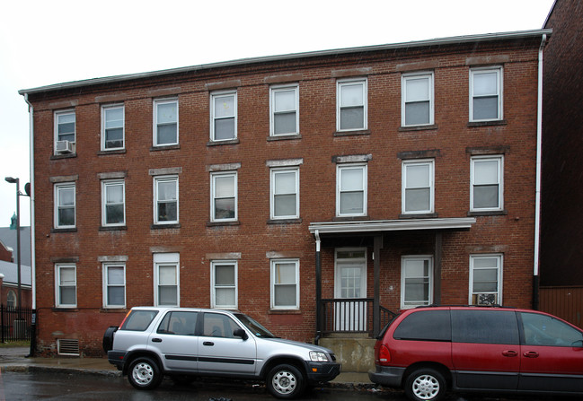 59-61 Chestnut St in Holyoke, MA - Foto de edificio - Building Photo