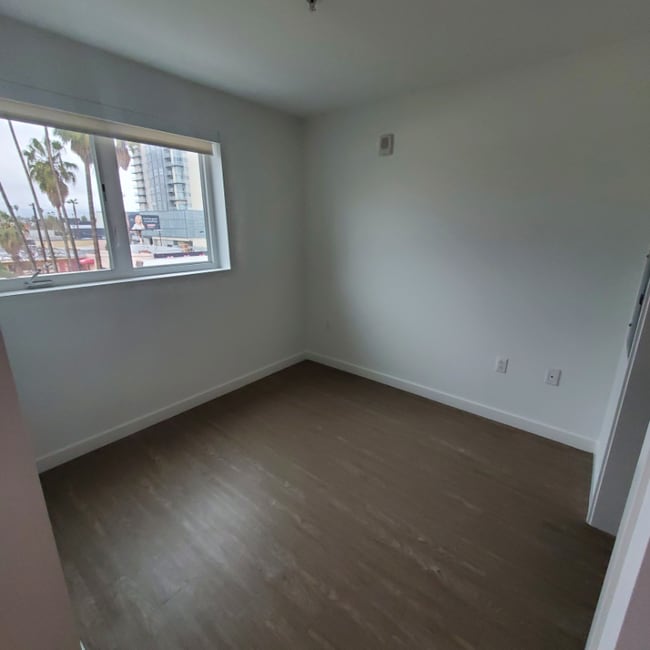 11405 Chandler Blvd in North Hollywood, CA - Building Photo - Building Photo