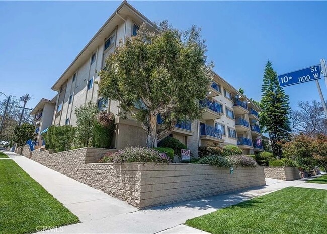 1110 W 10th St, Unit #305 in San Pedro, CA - Building Photo - Building Photo