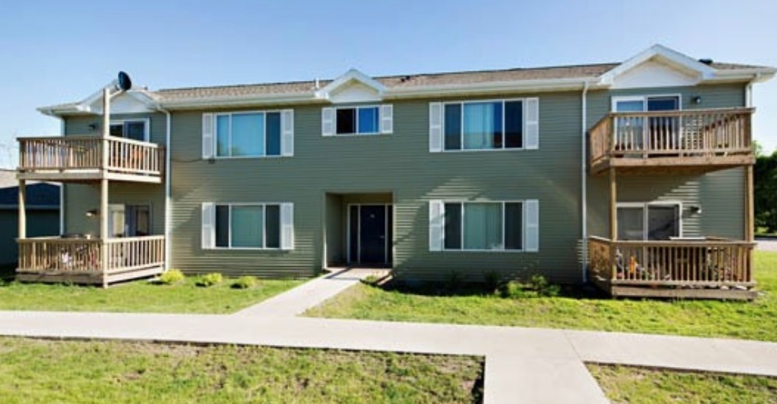 Bayview Apartments & Townhomes in Parshall, ND - Building Photo