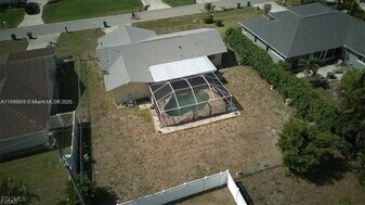 915 SE 20th St in Cape Coral, FL - Building Photo