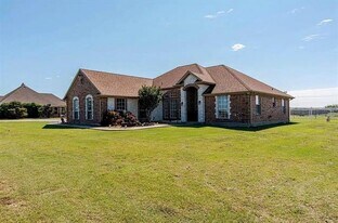 10899 Jackson Rd in Krum, TX - Building Photo