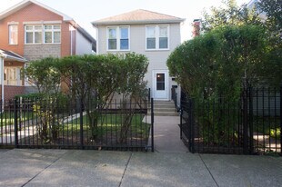 4825 W Hutchinson St in Chicago, IL - Building Photo