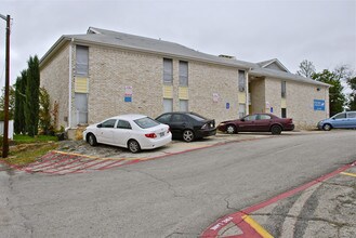 Oxford Apartments in Arlington, TX - Building Photo - Building Photo