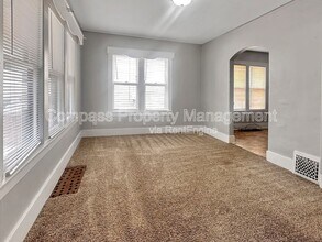 705 Knapp St NE in Grand Rapids, MI - Foto de edificio - Building Photo
