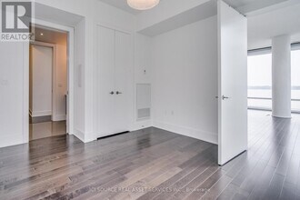 39 Queens Quay E in Toronto, ON - Building Photo - Building Photo