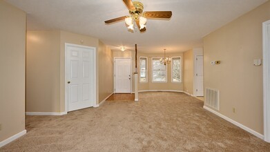 2911 Walnut Grove Rd in Springfield, TN - Building Photo - Building Photo
