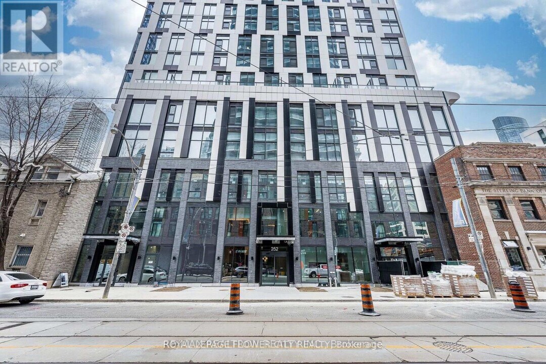 252-2252 Church St in Toronto, ON - Building Photo