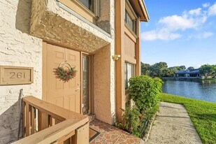 261 Wimbledon Lake Dr, Unit 1 in Plantation, FL - Building Photo
