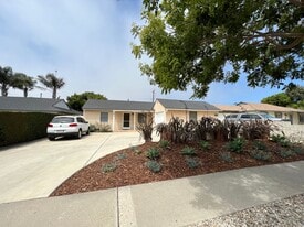 371 Eva St in Ventura, CA - Building Photo