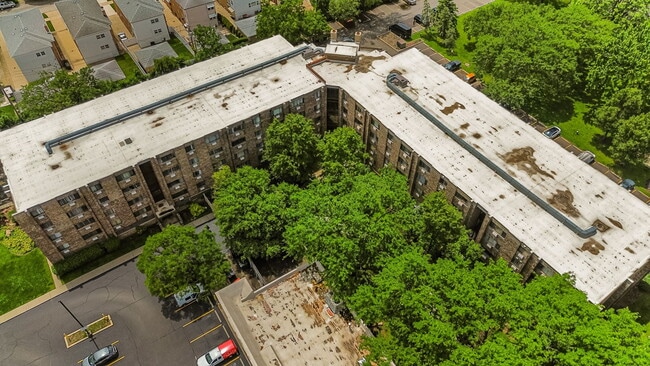 5306 N Cumberland Ave in Chicago, IL - Building Photo - Building Photo