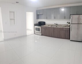 551 NW 41st St-Unit -1 in Miami, FL - Building Photo - Building Photo