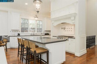 490 Orange Ave in Los Altos, CA - Building Photo - Building Photo