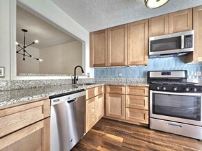 7660 Willow Point Dr in Falls Church, VA - Building Photo - Building Photo