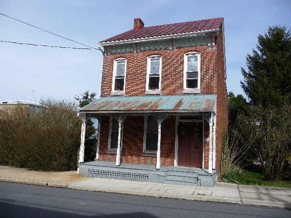 30 S Whiteoak St in Kutztown, PA - Building Photo