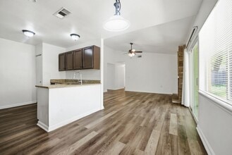 5722 Misty Glen in San Antonio, TX - Building Photo - Building Photo